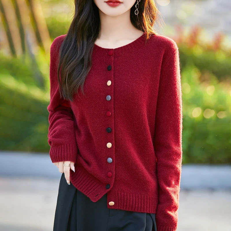 敏感肌肤的佳音~女士加厚圆领彩扣羊毛针织开衫