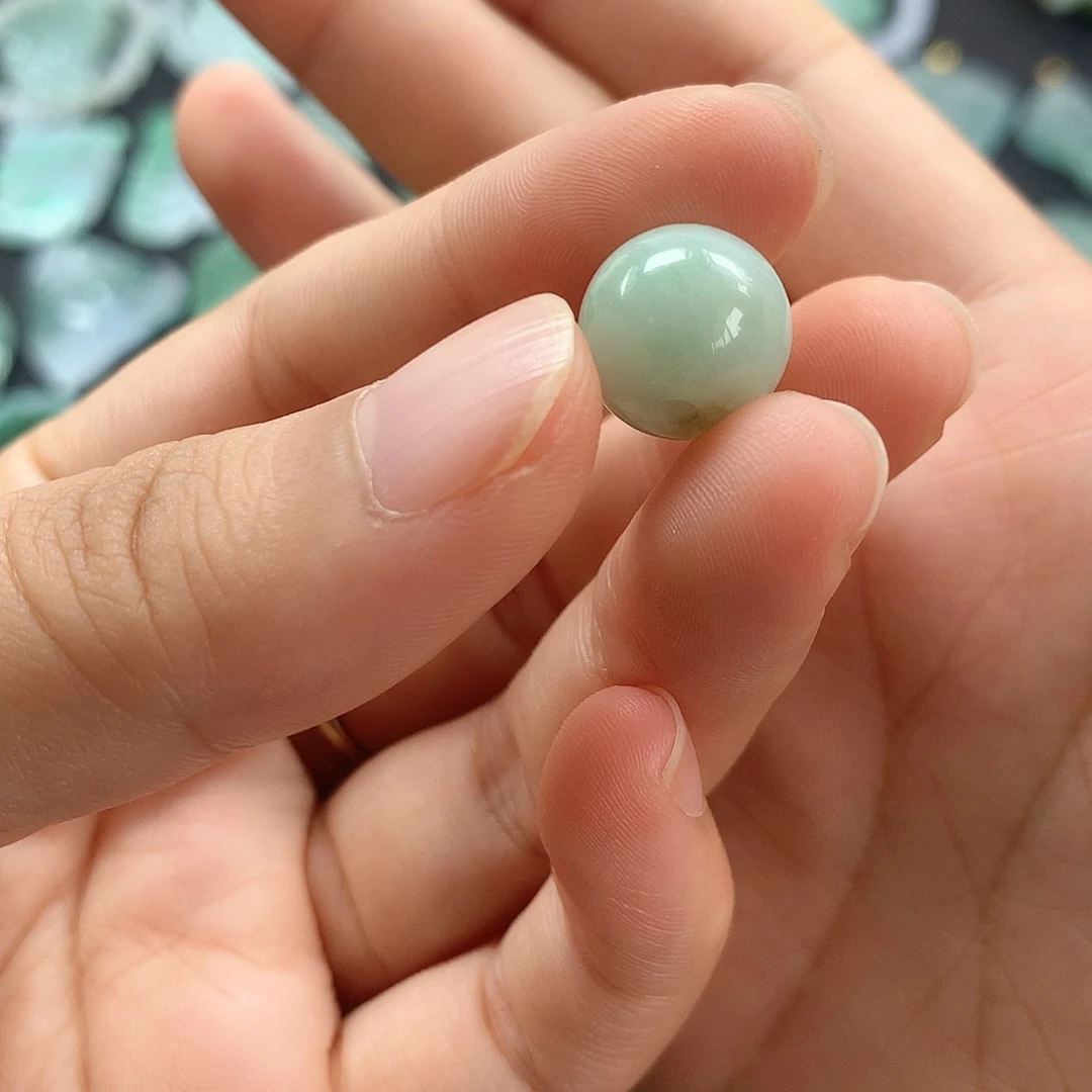 翡翠未镶嵌颈饰珠子