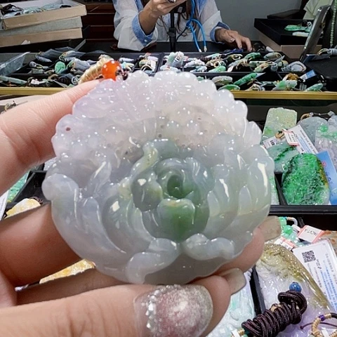 颈饰未镶嵌翡翠一个