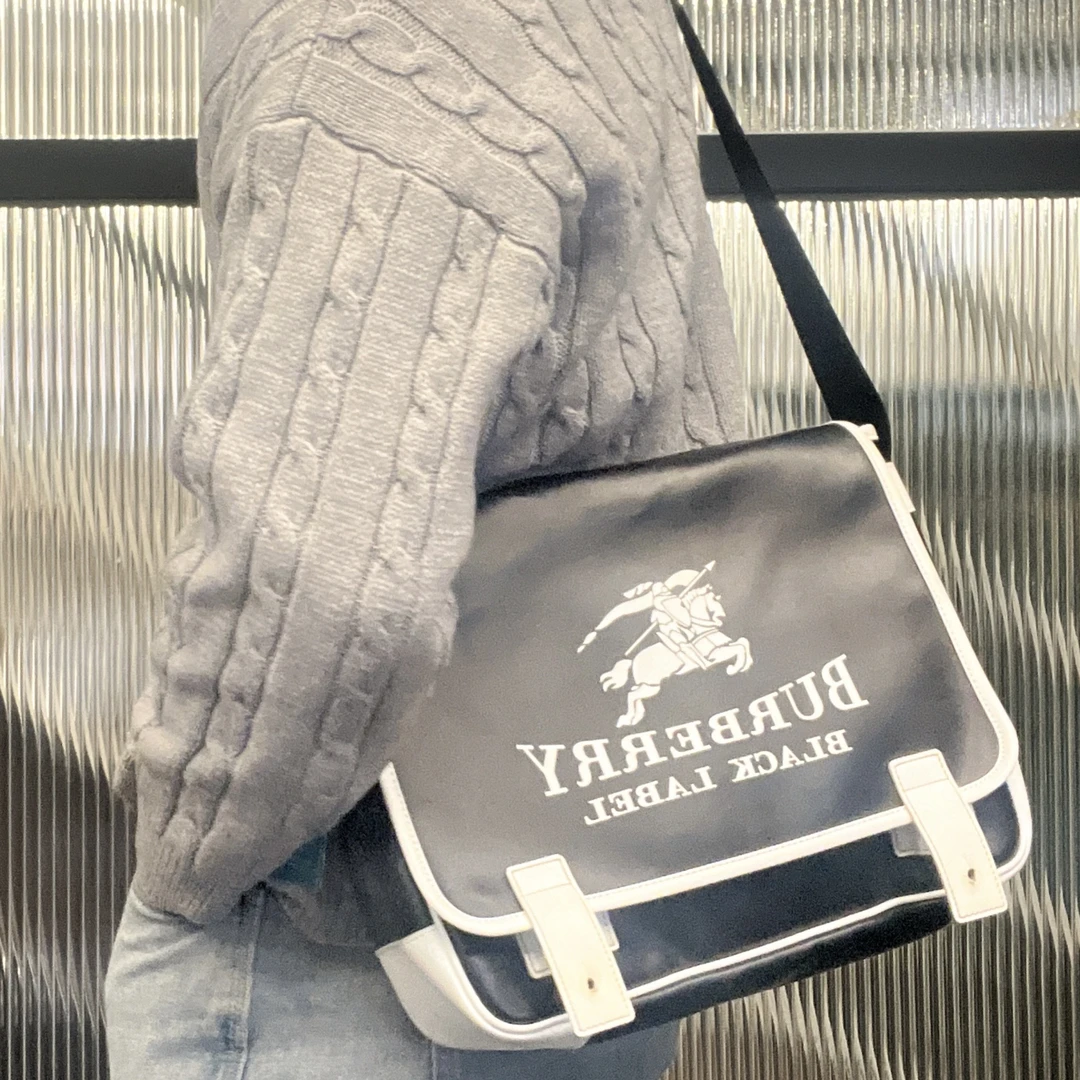95新 BURBERRY/博柏利 【龙】24JB04 战马邮差包