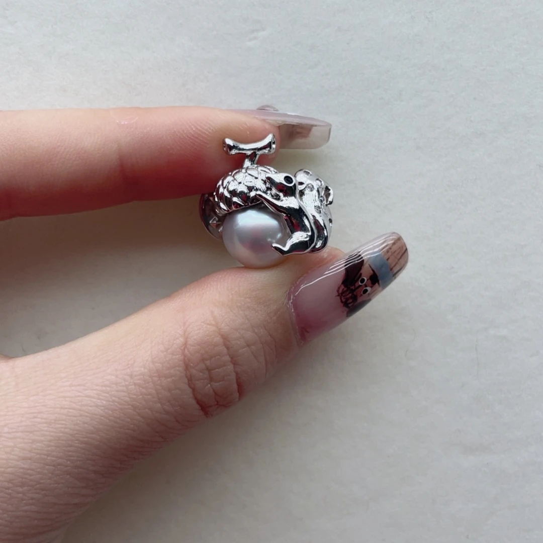 未镶嵌海水珍珠胸针A54