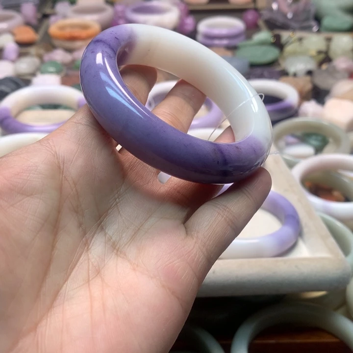 就***饭石英岩玉未镶嵌紫手镯54.6有黄，有棉，有色根