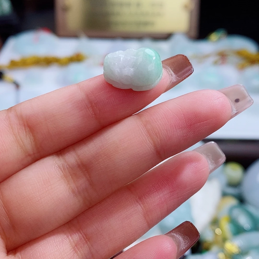 翡翠未镶嵌颈饰4289