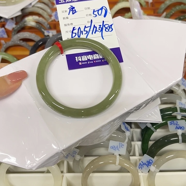 唐***唐和田玉未镶嵌手镯