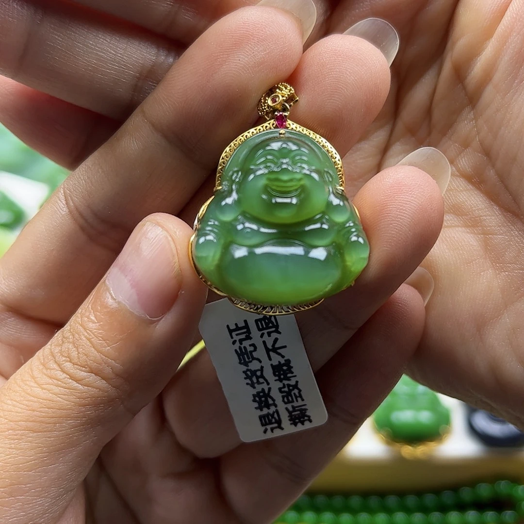 颈饰18K金镶嵌和田玉