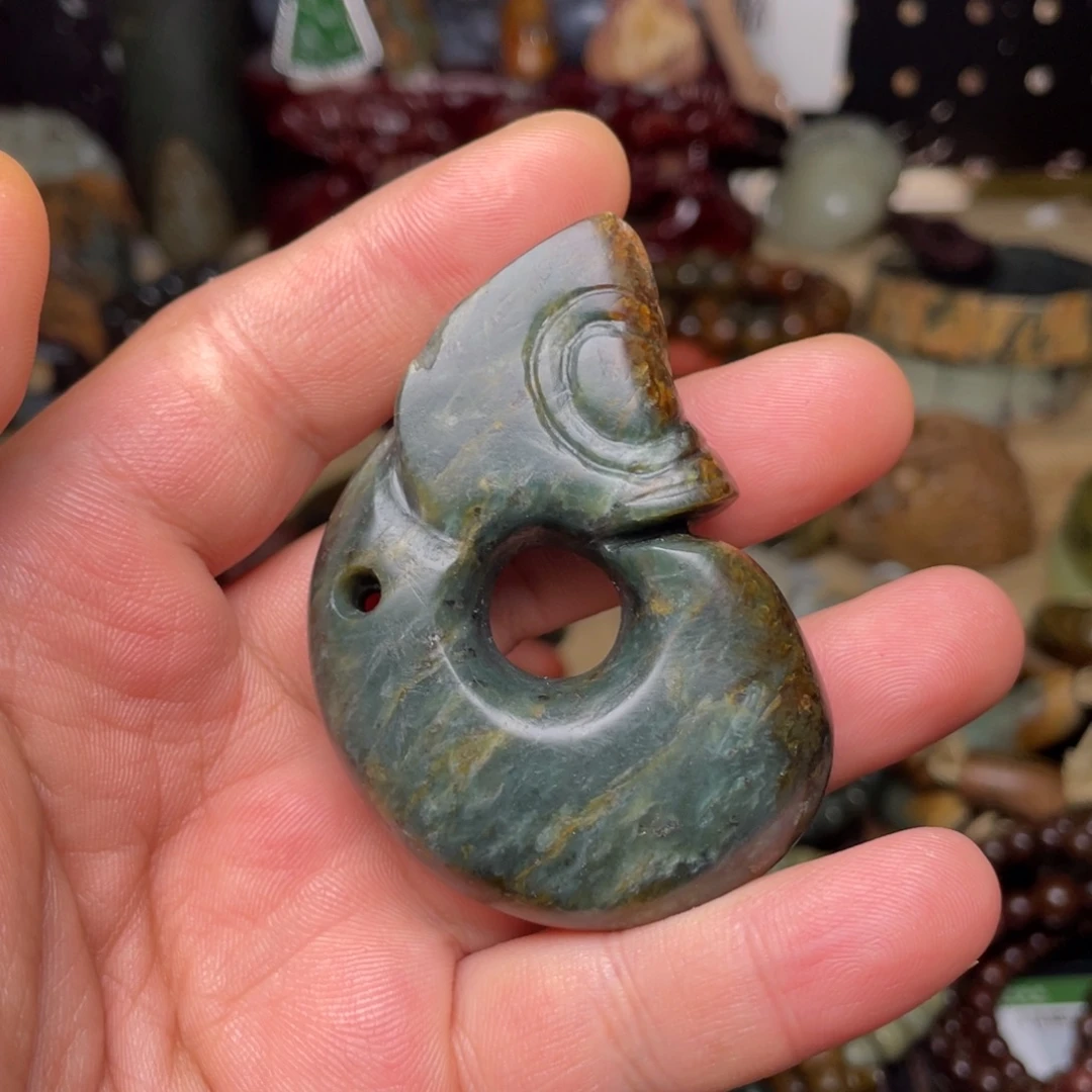 颈饰未镶嵌岫岩河磨玉（透闪石质玉）