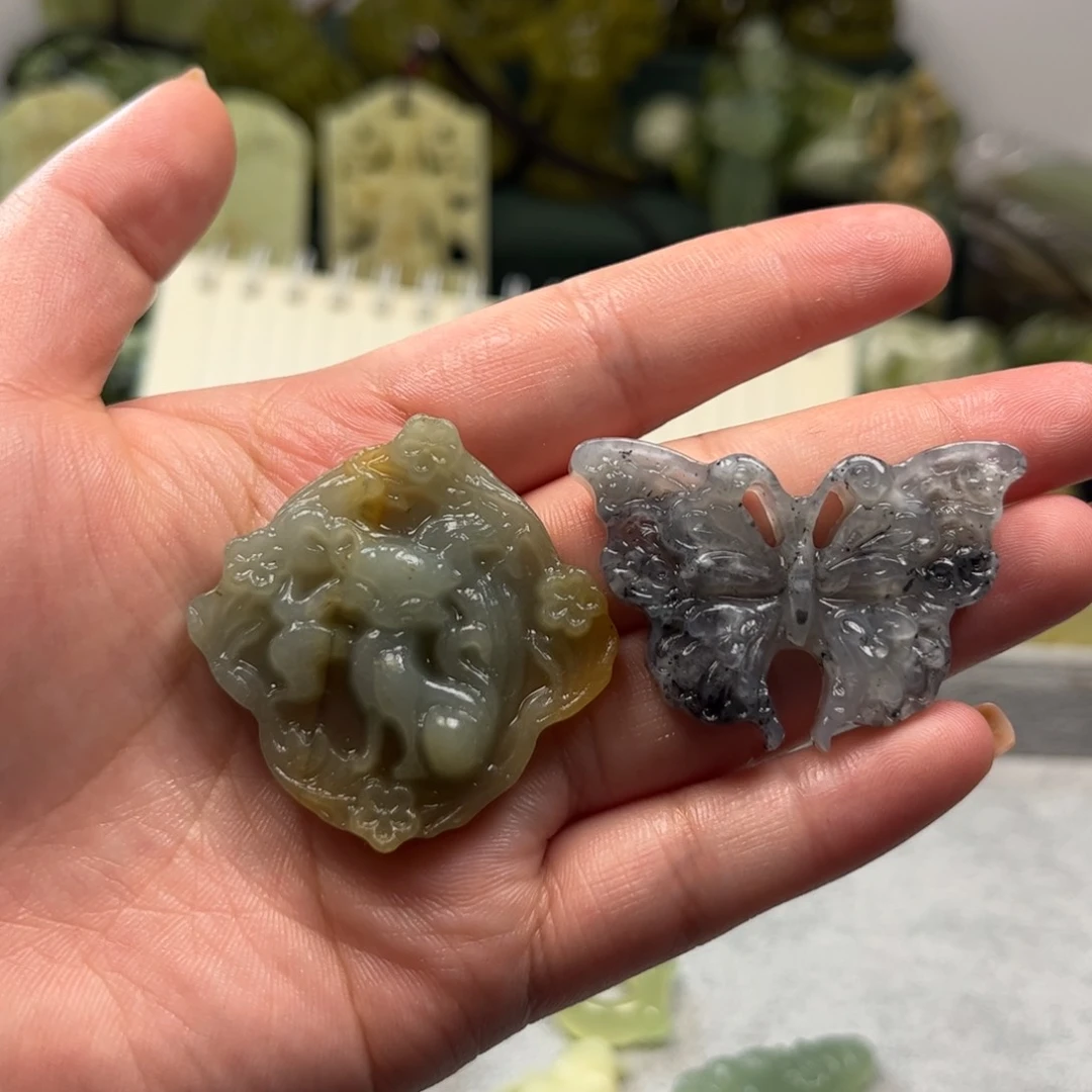 蛇纹石玉未镶嵌颈饰合****馆