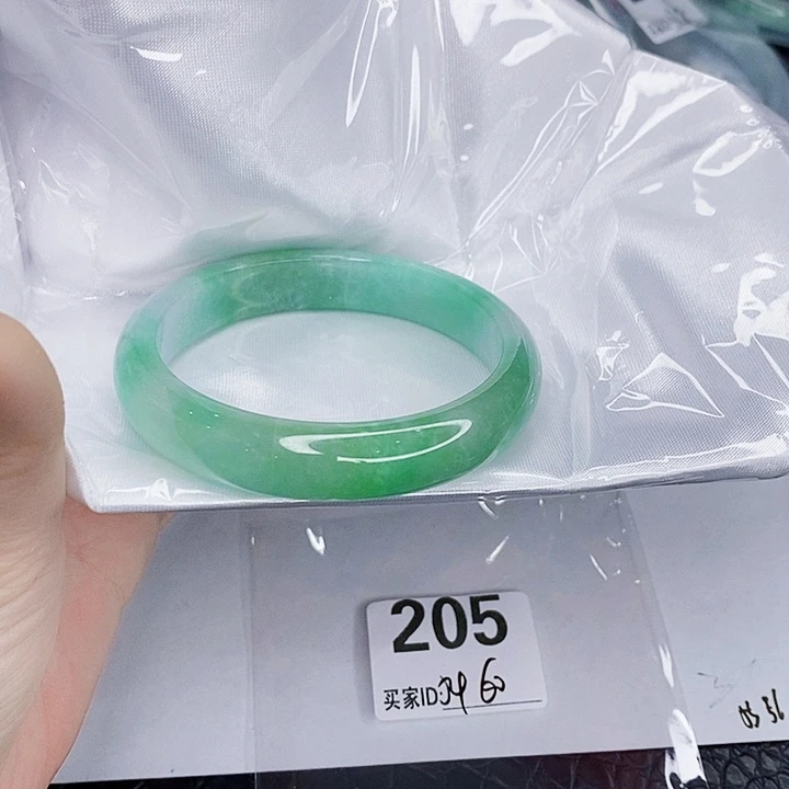 翡翠未镶嵌手镯一图一物实物为准（微瑕处理）
