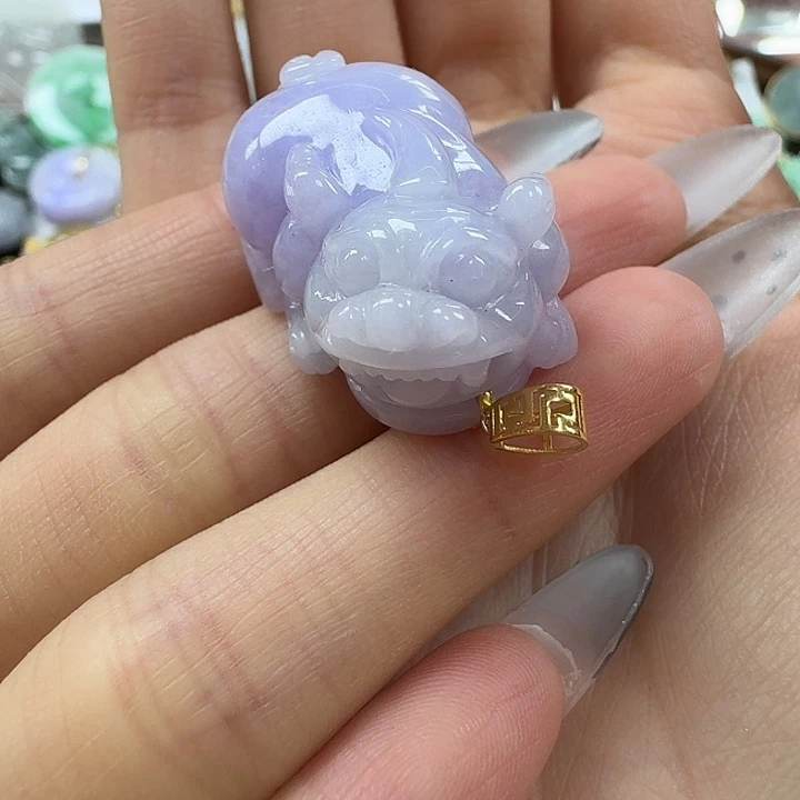 翡翠未镶嵌颈饰貔貅