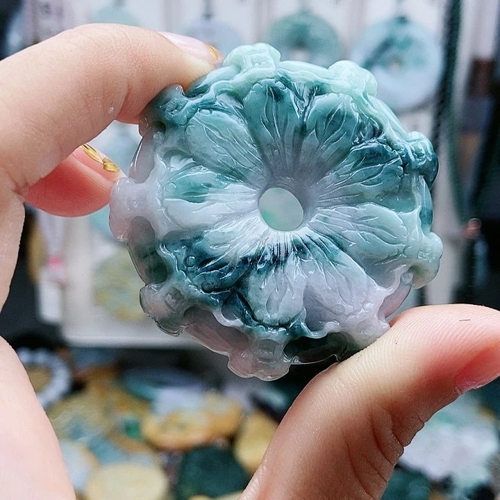 颈饰足铂镶嵌翡翠翡翠