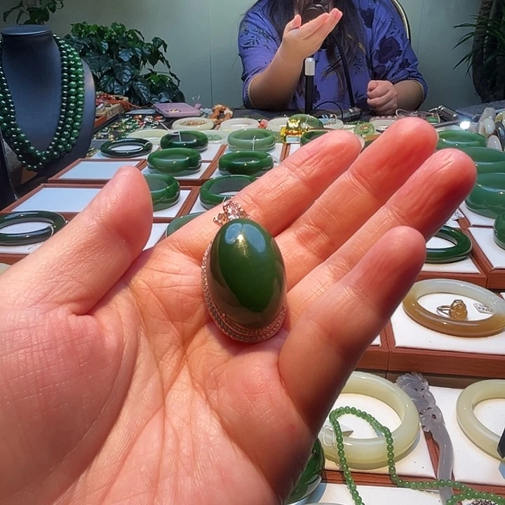 颈饰银S925镀金镶嵌和田玉富**鱼俄料29蛋面