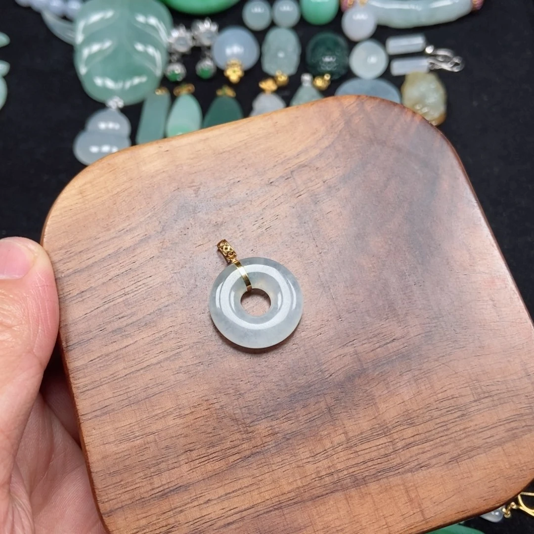 翡翠未镶嵌颈饰甜甜圈