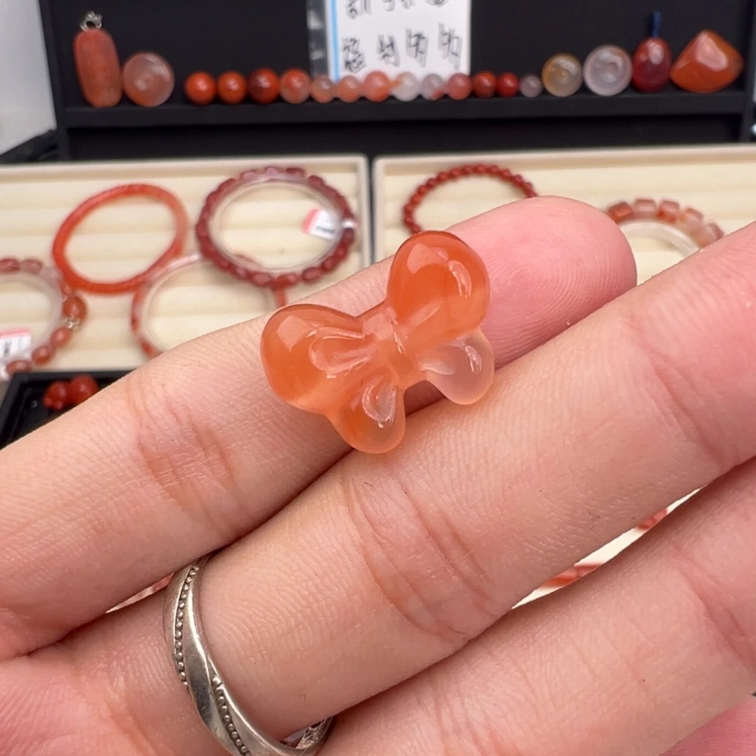 南红玛瑙未镶嵌川料蝴蝶结