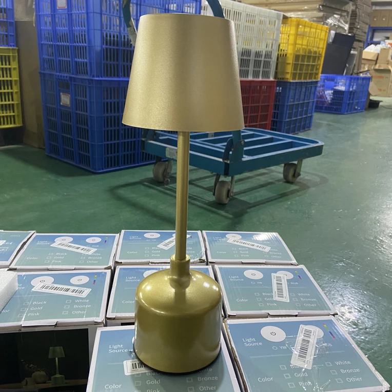 A形触摸充电台灯金色（发一套）