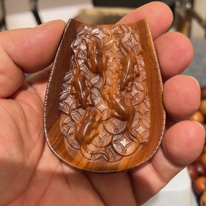 柏木（崖柏）五鼠运财手把件