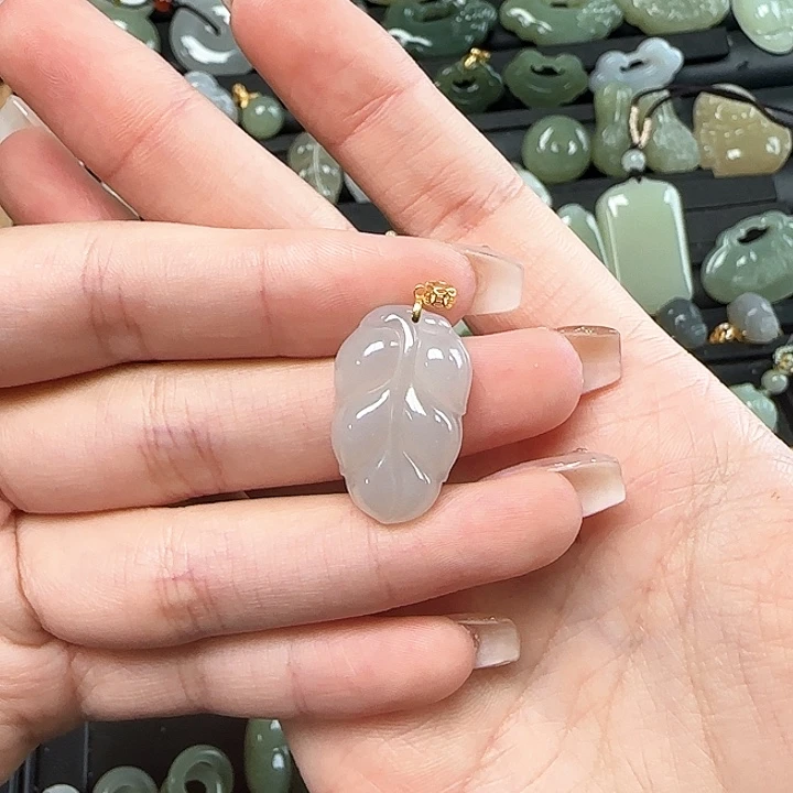 和田玉18K金镶嵌颈饰