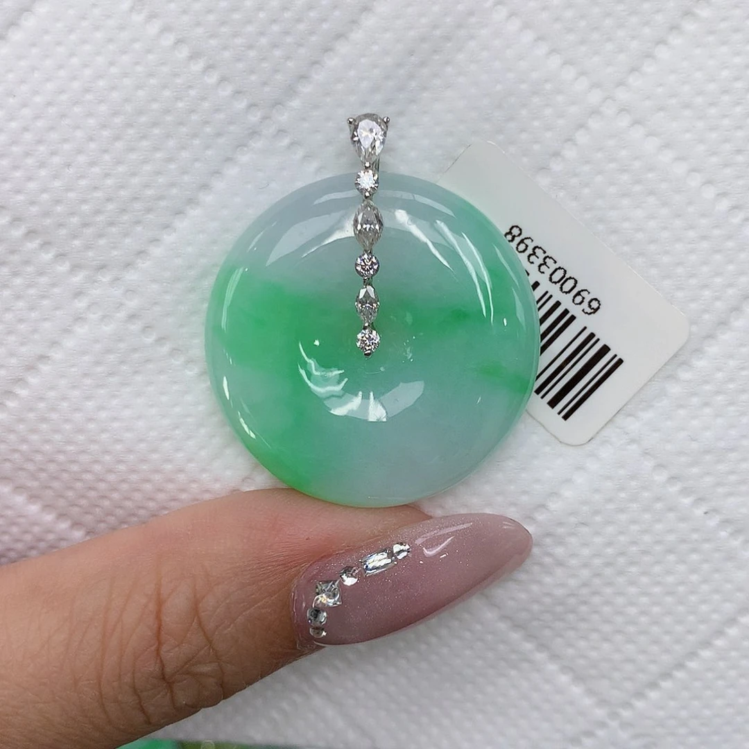 颈饰18K金镶嵌翡翠