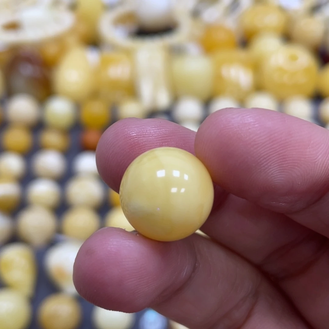 蜜蜡未镶嵌裸石14.2mm瑕 浓蜡