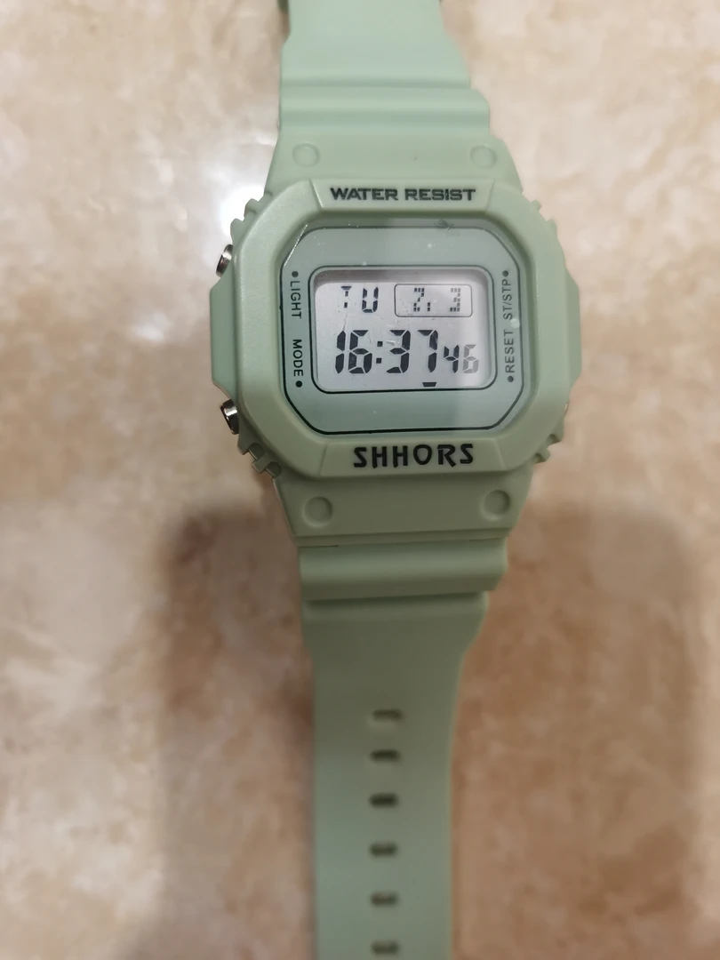 学生电子表时尚实用