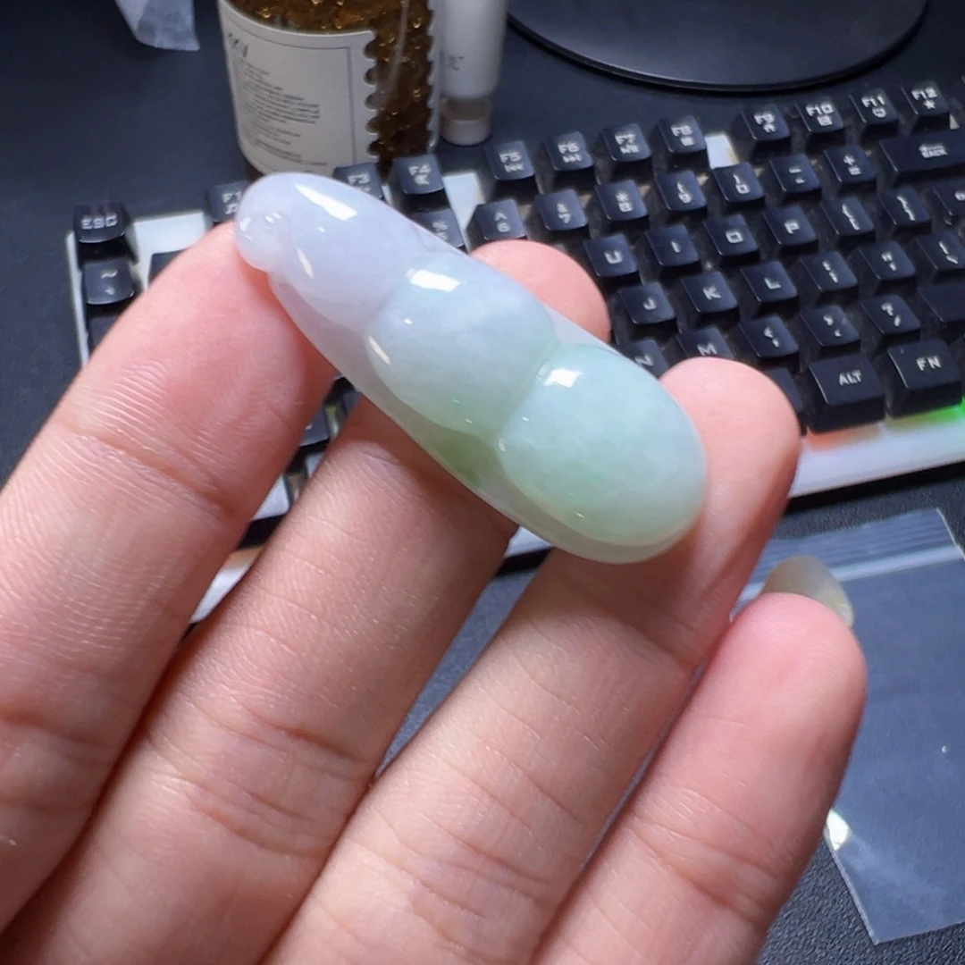 翡翠未镶嵌颈饰福豆翡翠