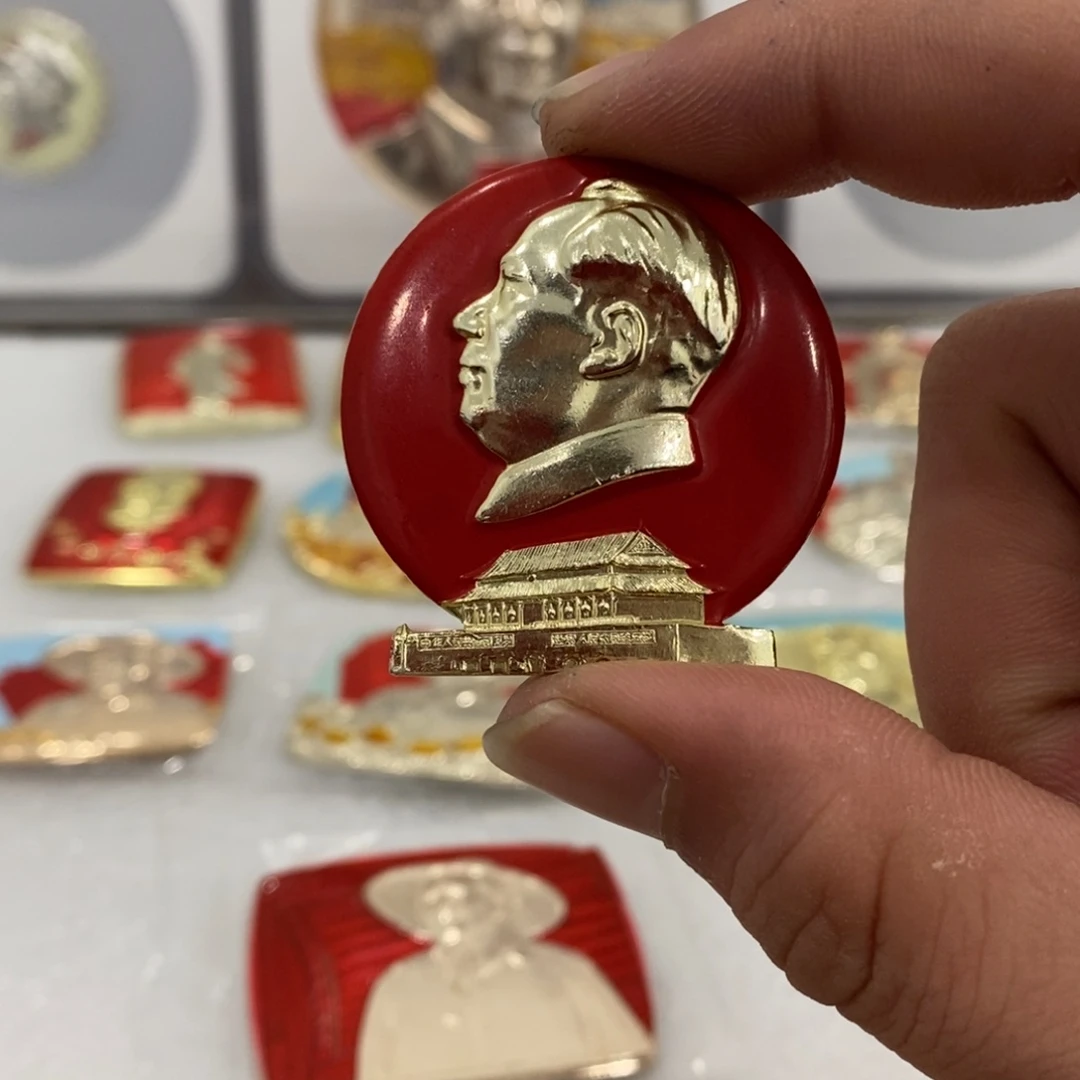 其他普通金属红色纪念章微雕安门背双批准