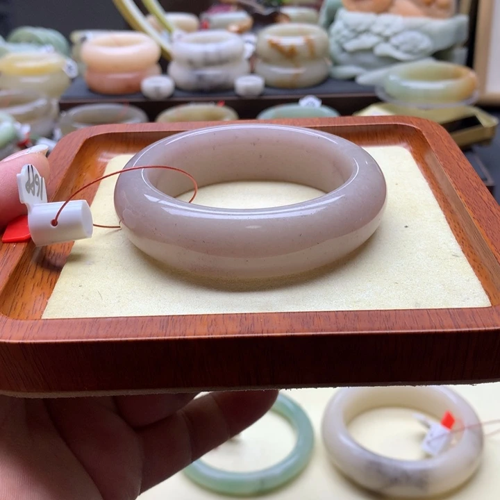 石英质玉手镯未镶嵌