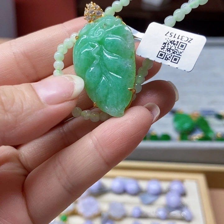 翡翠未镶嵌颈饰吊坠