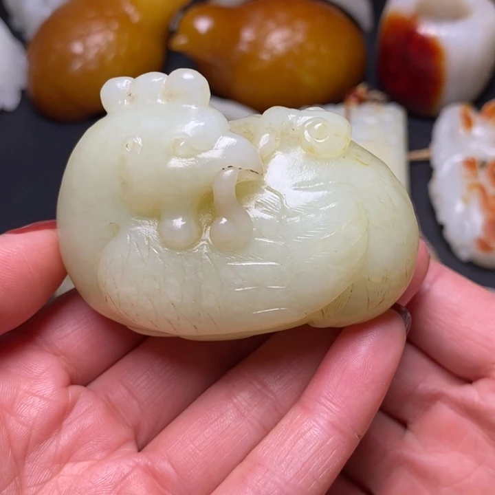 和田玉未镶嵌把件