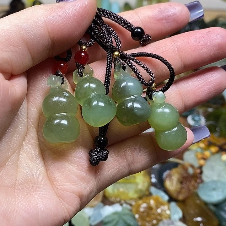 蛇纹石玉吊坠未镶嵌