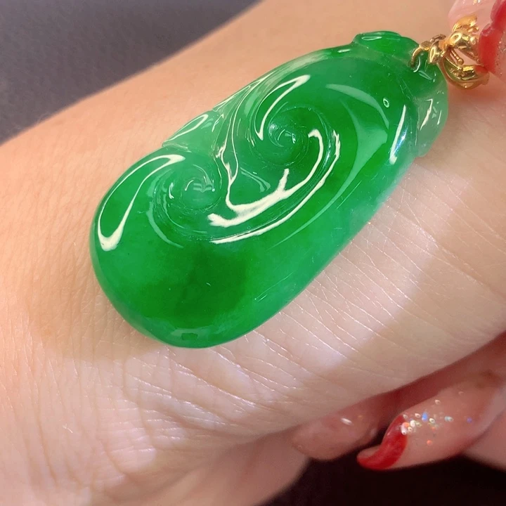 翡翠18K金镶嵌颈饰翡翠
