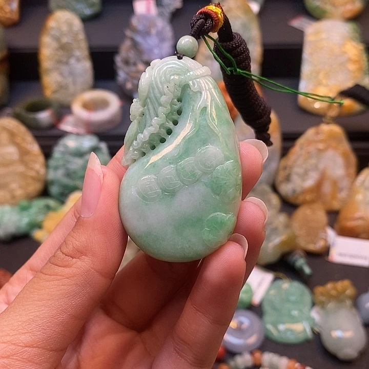 翡翠未镶嵌颈饰米袋子