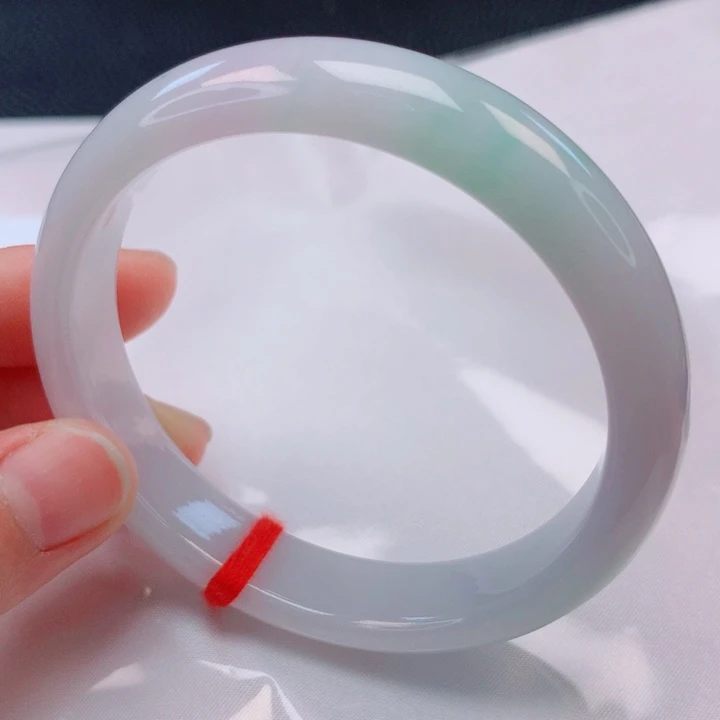 翡翠手镯未镶嵌向**?60。61