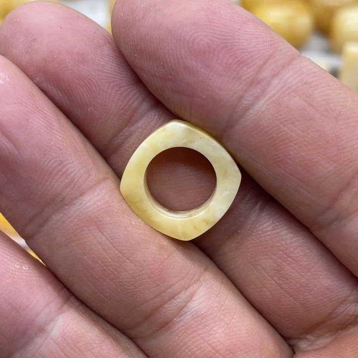 未镶嵌琥珀裸石跑环