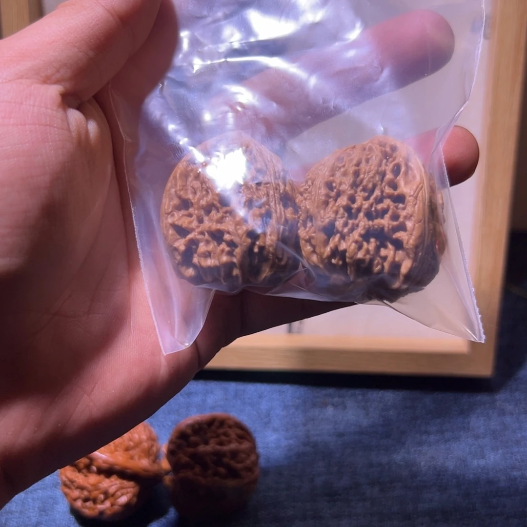 修***案文玩核桃把件39逐鹿南疆石凹底