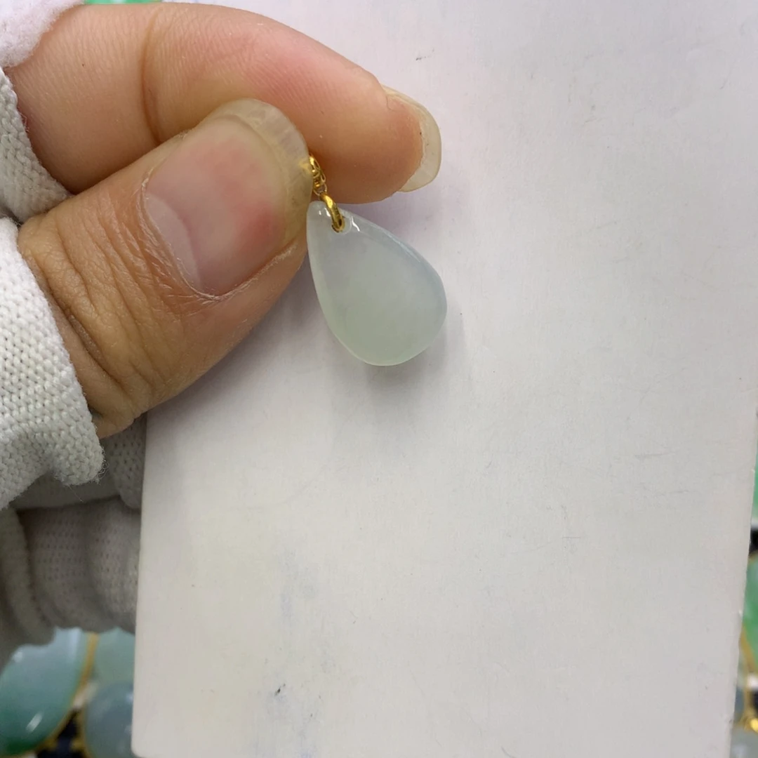 翡翠颈饰18K金镶嵌翡翠