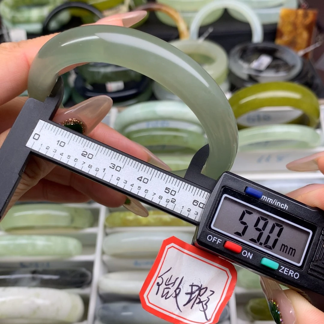 蛇纹石玉未镶嵌手镯668