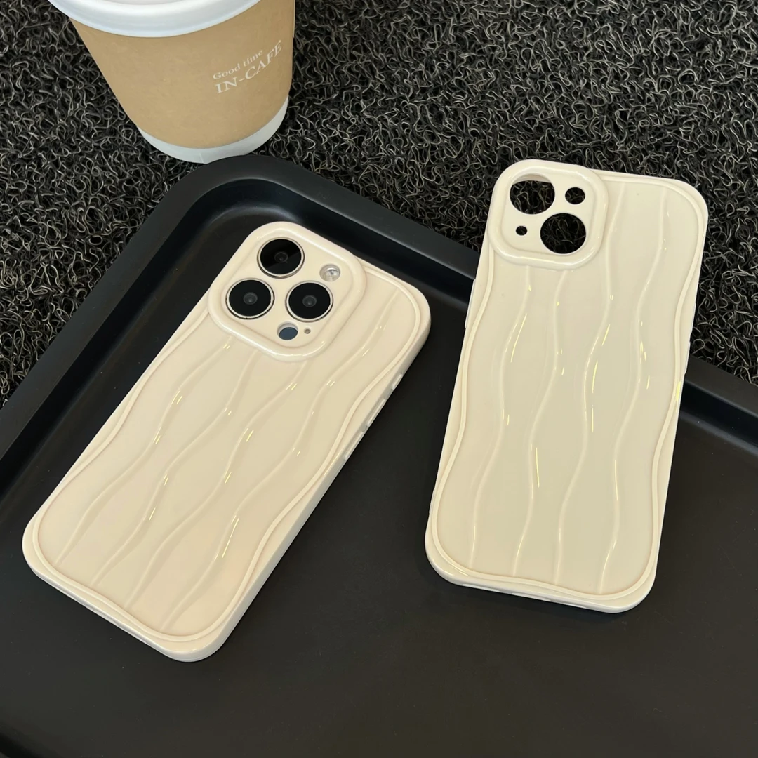 适用iPhone16/15/14/13/12/11手机壳纯色凹凸褶皱16promax曲线套