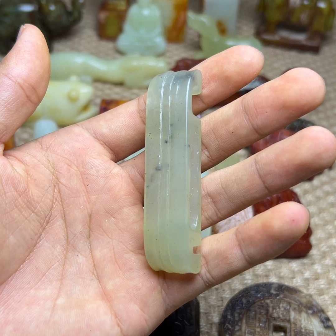 未镶嵌蛇纹石玉颈饰