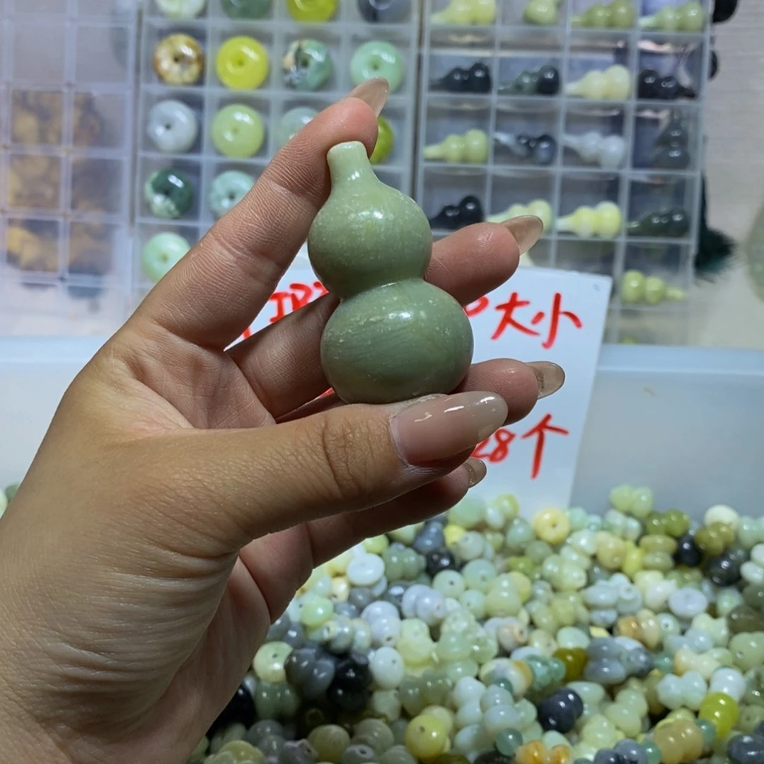 蛇纹石玉未镶嵌颈饰100