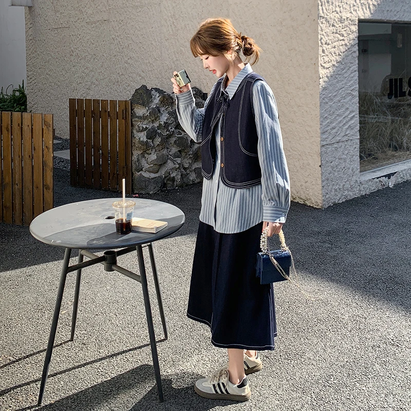 初秋一整套穿搭牛仔套装裙女2025年新款条纹衬衫马甲半身裙三件套