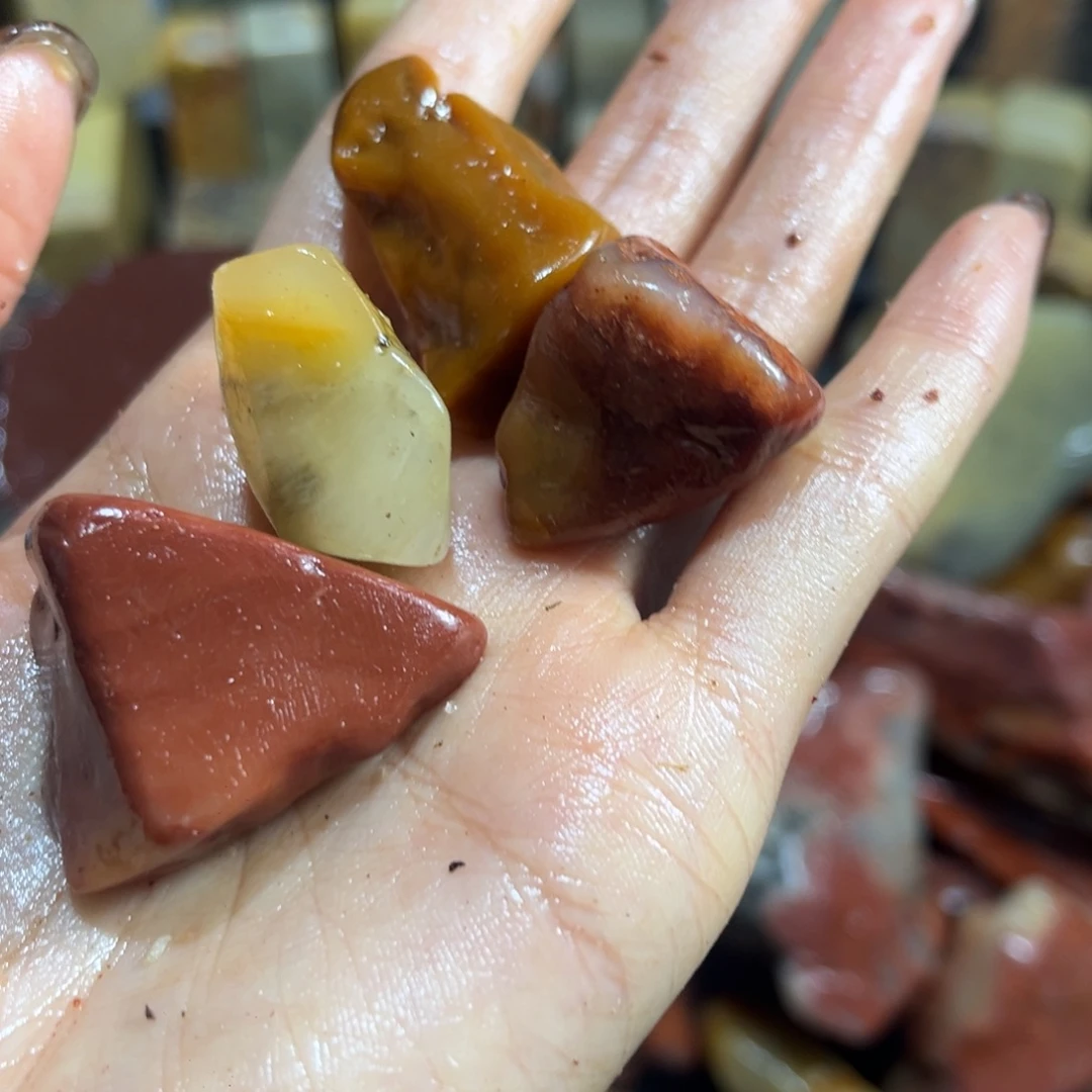 鱼****大叶紫檀（黑酸枝木类）寿山石