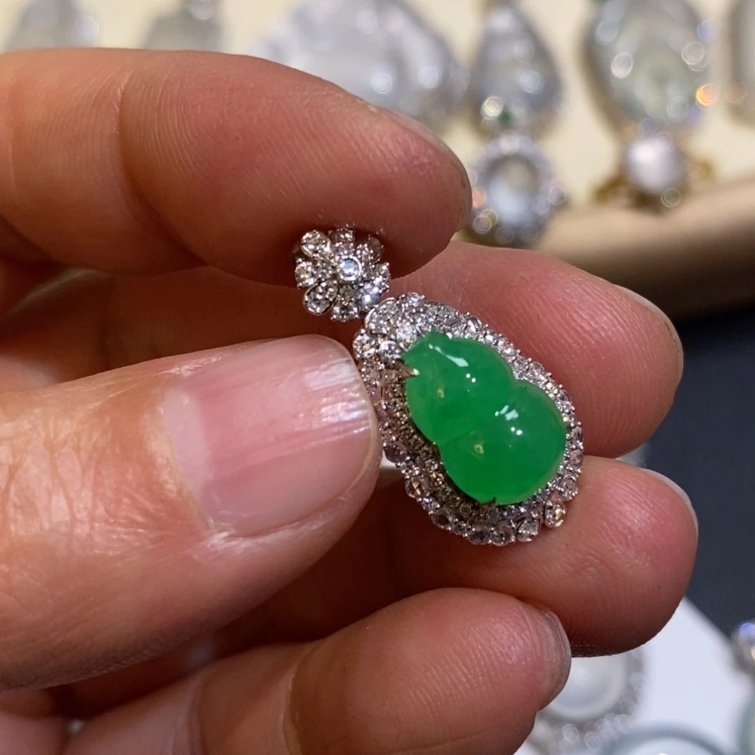 翡翠18K金镶嵌吊坠(不含链)葫芦