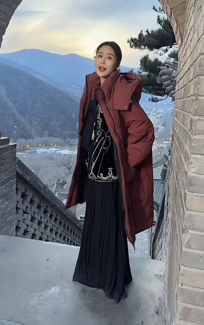 霍梦雪  五台山羽绒服 A 酒红色 1901