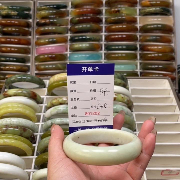 新***姐蛇纹石玉未镶嵌手镯