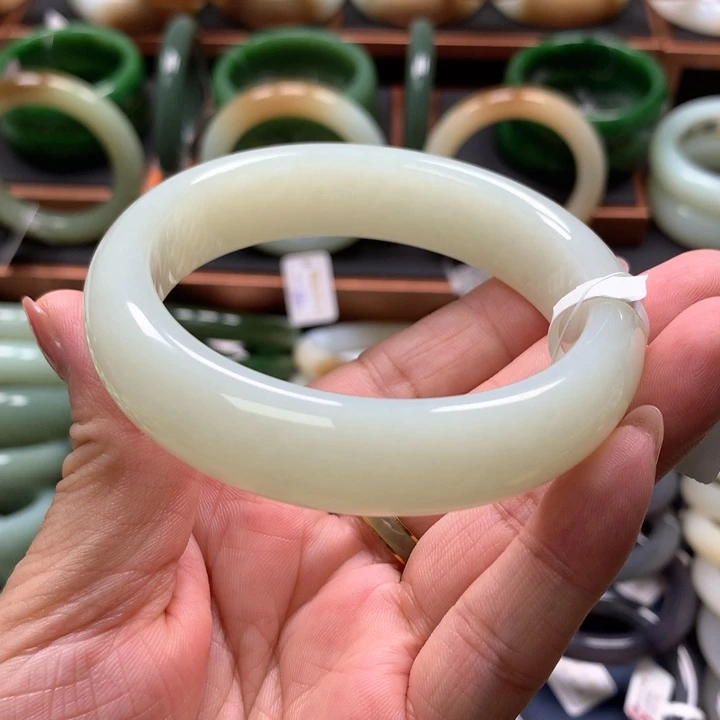 【闪购商品】未镶嵌手镯和田玉