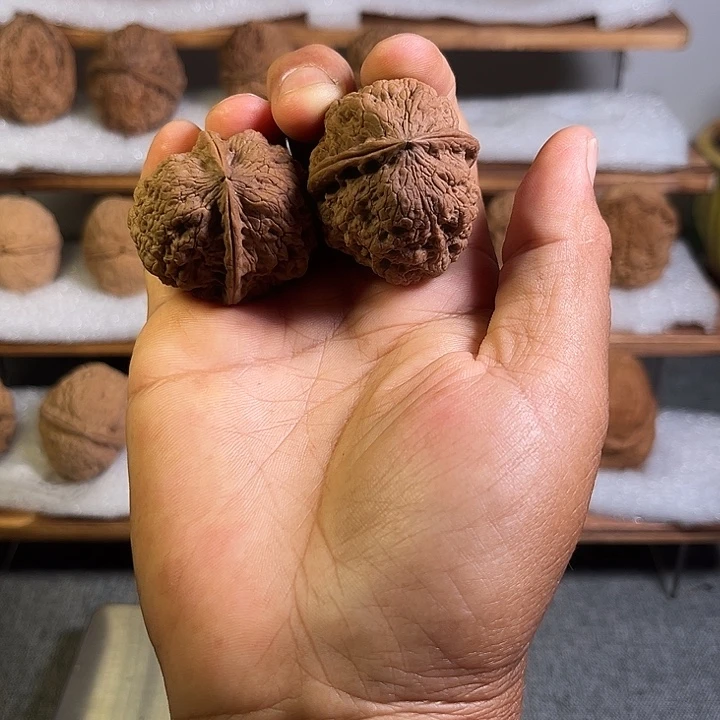 把件文玩核桃红旺云铁11号37mm