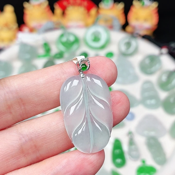 翡翠18K金镶嵌颈饰缅甸天然A货翡翠