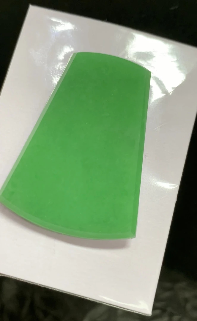 缅甸天然a货翡翠 色泽均匀艳丽饱满 阳绿厚无事牌 男女都可带