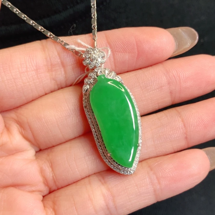 【闪购商品】颈饰18K金镶嵌翡翠福瓜