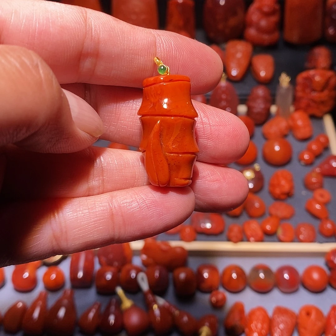 南红玛瑙18K金镶嵌结结高吊坠